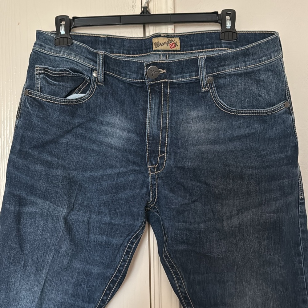 Wrangler Blue Jeans - Picture 3 of 9